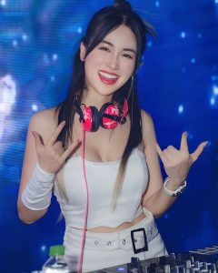 trang moon dj
